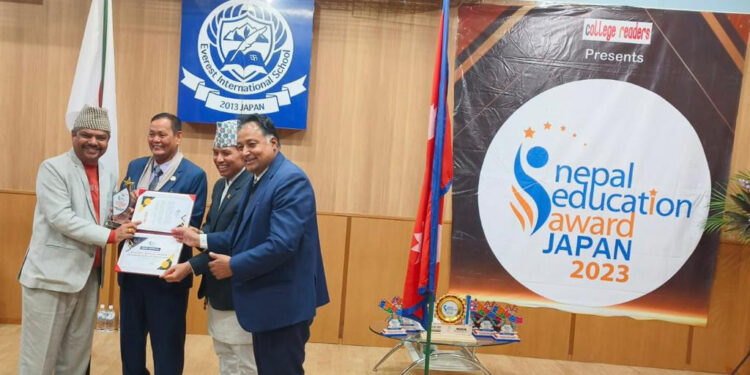 अन्तर्राष्ट्रिय अवार्डबाट अध्यक्ष पाण्डेय सम्मानित