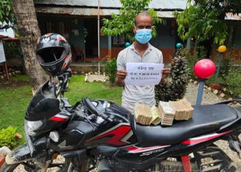 स्रोत नखुलेको १४ लाख ८० हजारसहित पक्राउ परेका भारतीय, प्रहरीलाई चक्मा दिएर फरार