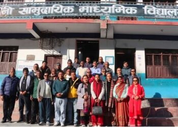 सिरहाका एक विद्यालयले विद्यालय बन्द गरेर भ्रमणमा ,विद्यार्थीहरूको भविष्य अन्धकार