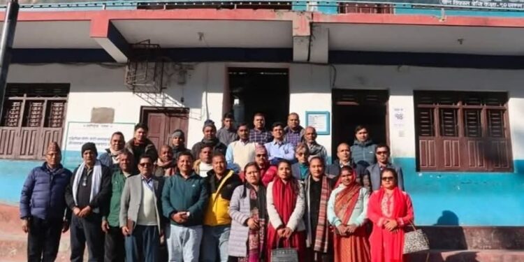 सिरहाका एक विद्यालयले विद्यालय बन्द गरेर भ्रमणमा ,विद्यार्थीहरूको भविष्य अन्धकार