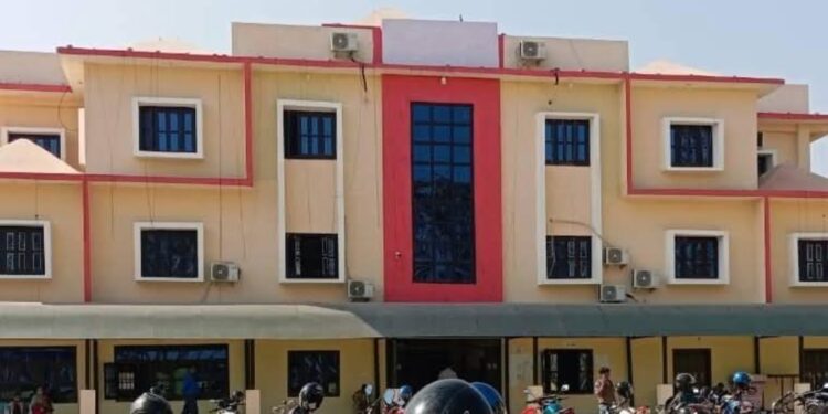 सिराहामा विद्यार्थी नभएकाे विद्यालयमा मेयर देखि प्र.अ सम्मको सेटिंगमा दिवा खाजामा ठूलो भ्रष्टाचार ।