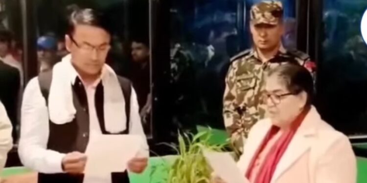 मधेश प्रदेशका प्रदेश प्रमुखद्वारा राति होटेलमा शपथ, असंवैधानिक कार्यको आरोप