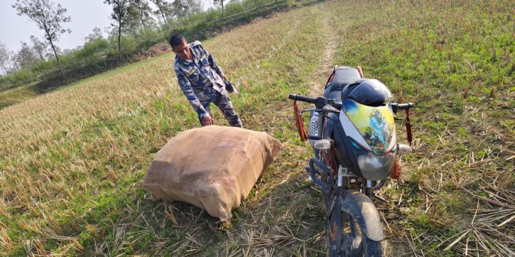 सिरहाको बरियारपट्टी सिमानाका बाट सशस्त्र प्रहरीद्वारा २ लाख ३४ हजार बराबरको अवैध सामान बरामद