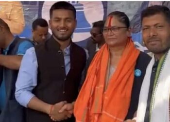 एमालेकी पूर्व सांसद सम्झना थपलिया रास्वपामा प्रवेश, गोलबजारमा औपचारिक स्वागत