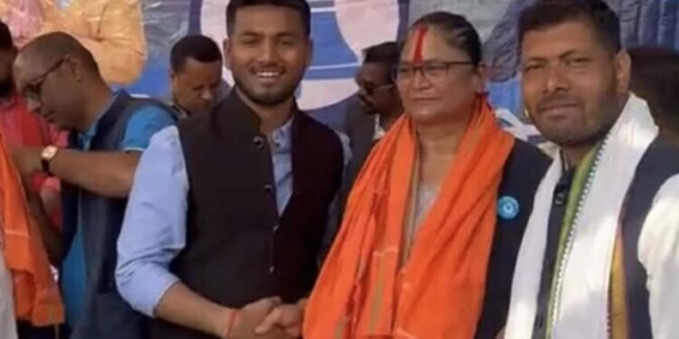 एमालेकी पूर्व सांसद सम्झना थपलिया रास्वपामा प्रवेश, गोलबजारमा औपचारिक स्वागत